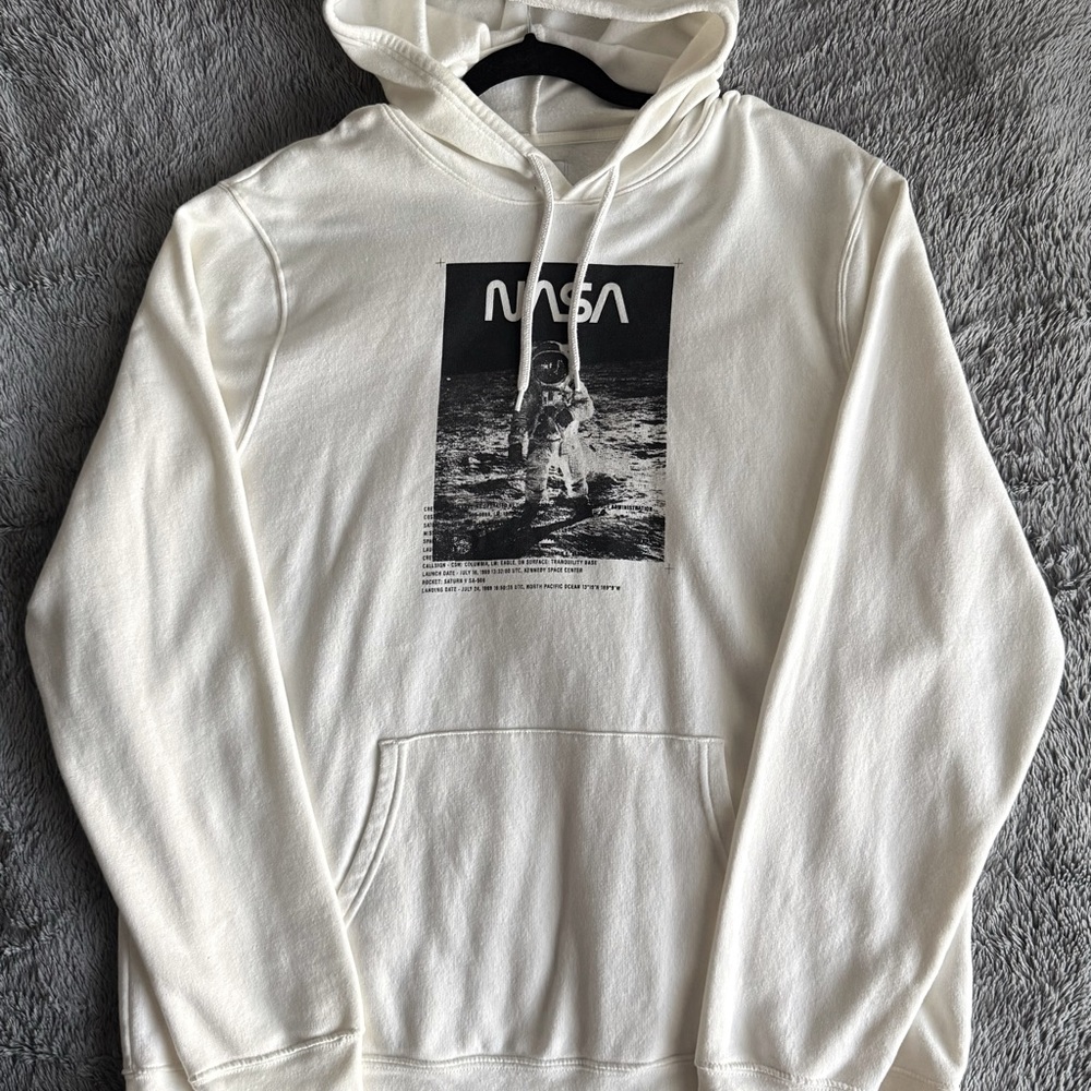 Old Navy - White NASA Graphic Hoodie for Men
Size - XXL - Picture 3 of 8